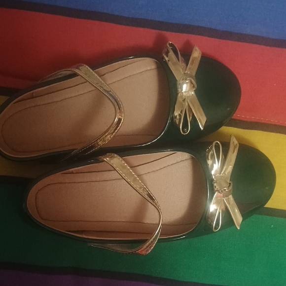 Stylish Green and Gold Kids Shoes - Picture 2 of 4